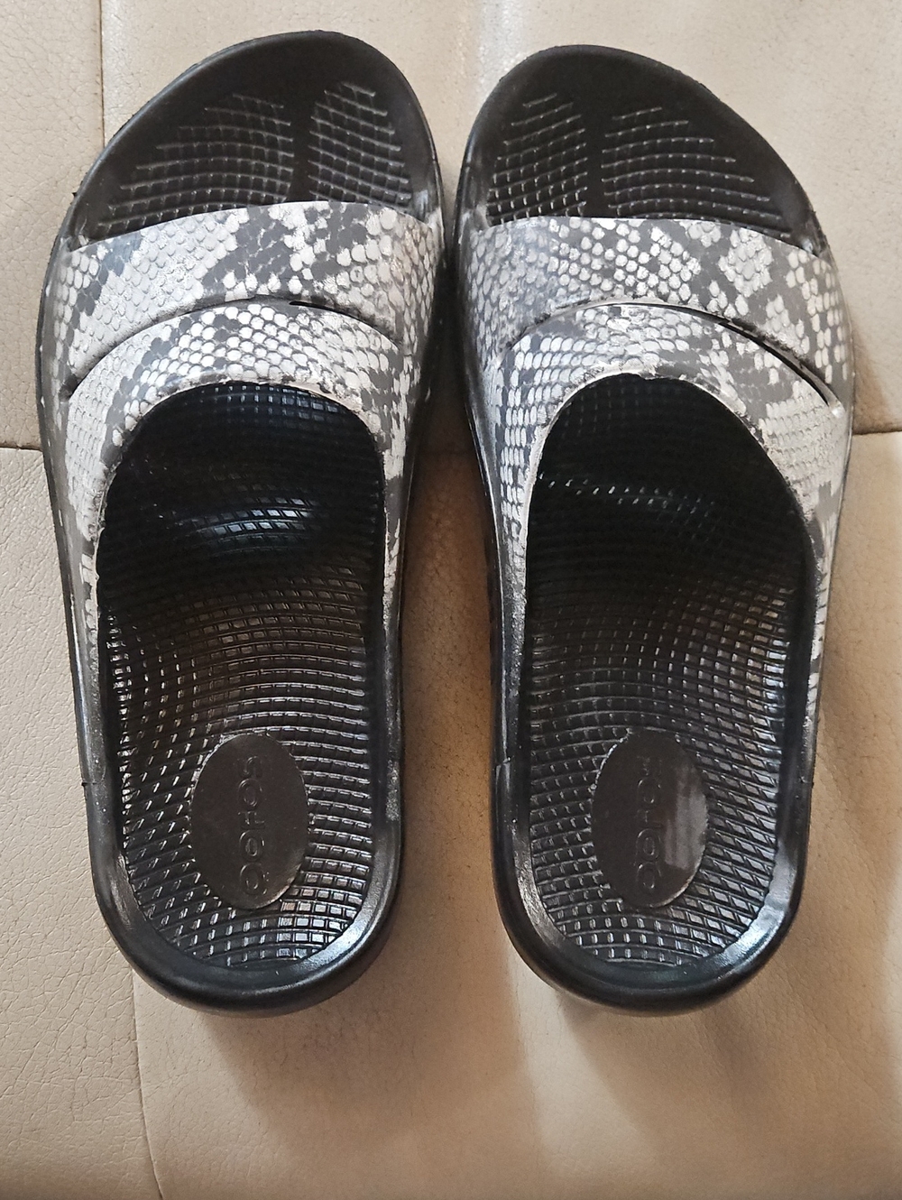 OOFOS Women's Black & White Snakeskin-Print Slide Sandals